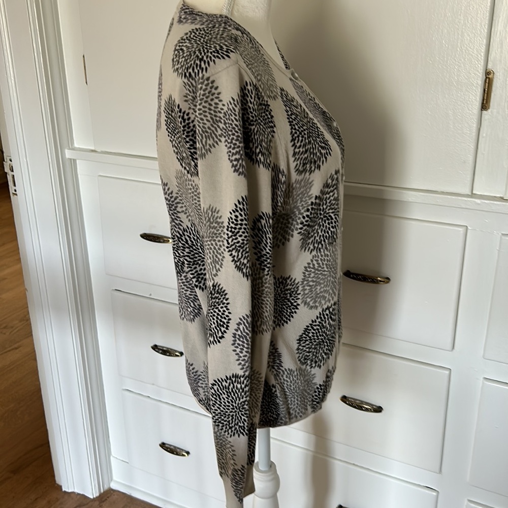 Izod grey black dusty lavender fireworks pattern cardigan. - Picture 4 of 8